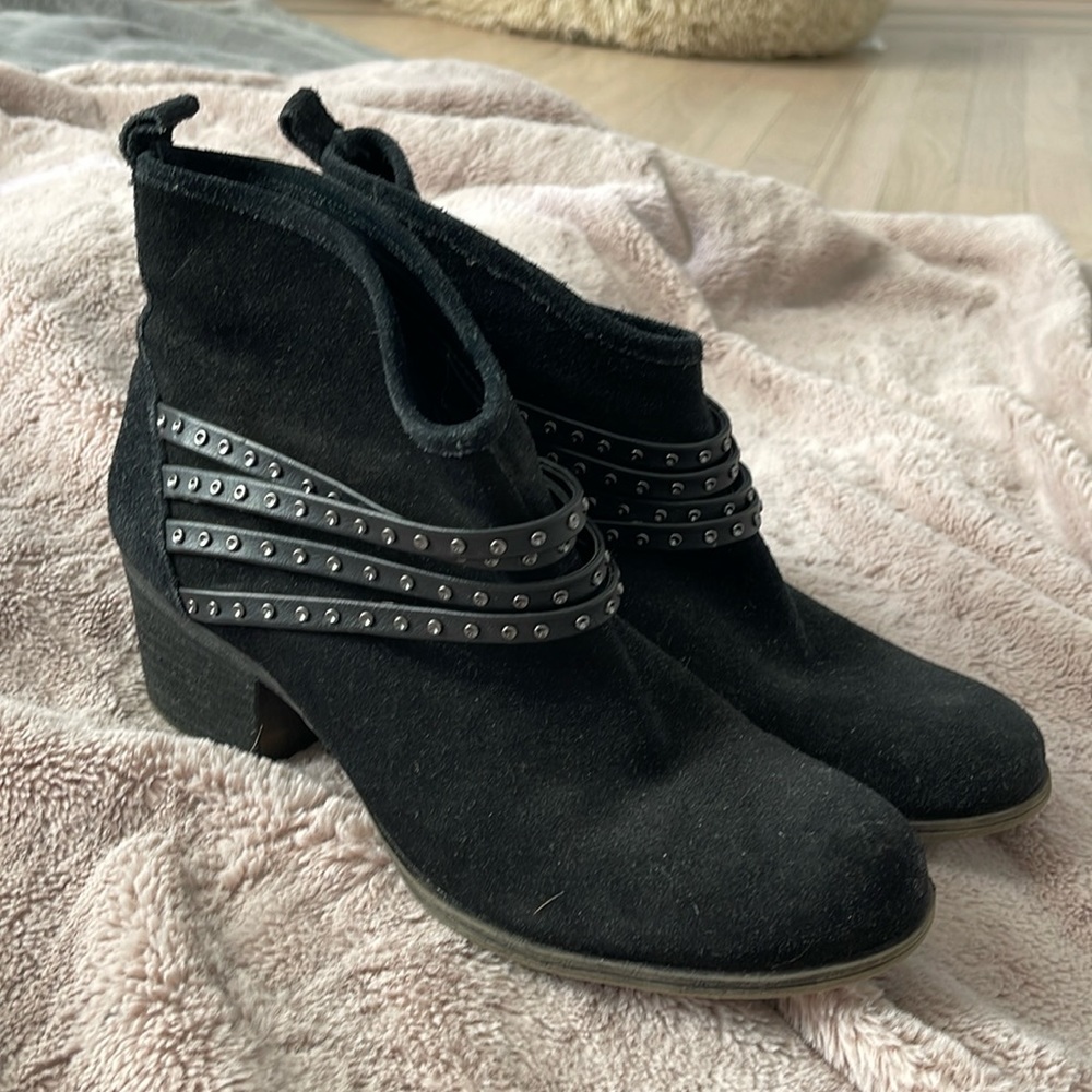 Jessica Simpson pull on Booties Black Suede with studded straps sz 9